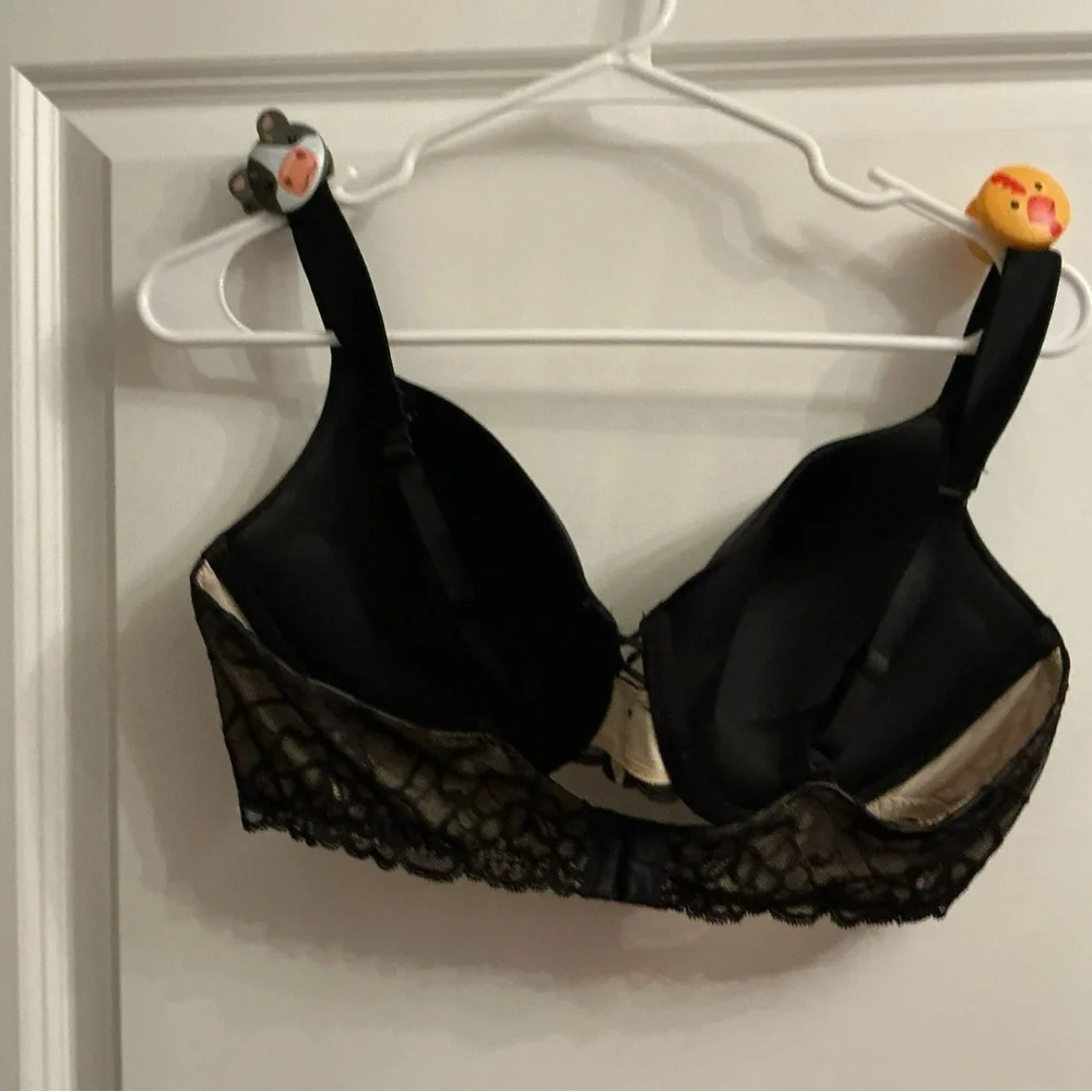 HOT DEAL!!! Maidenform Black Satin and Lace Bra - Picture 2 of 4